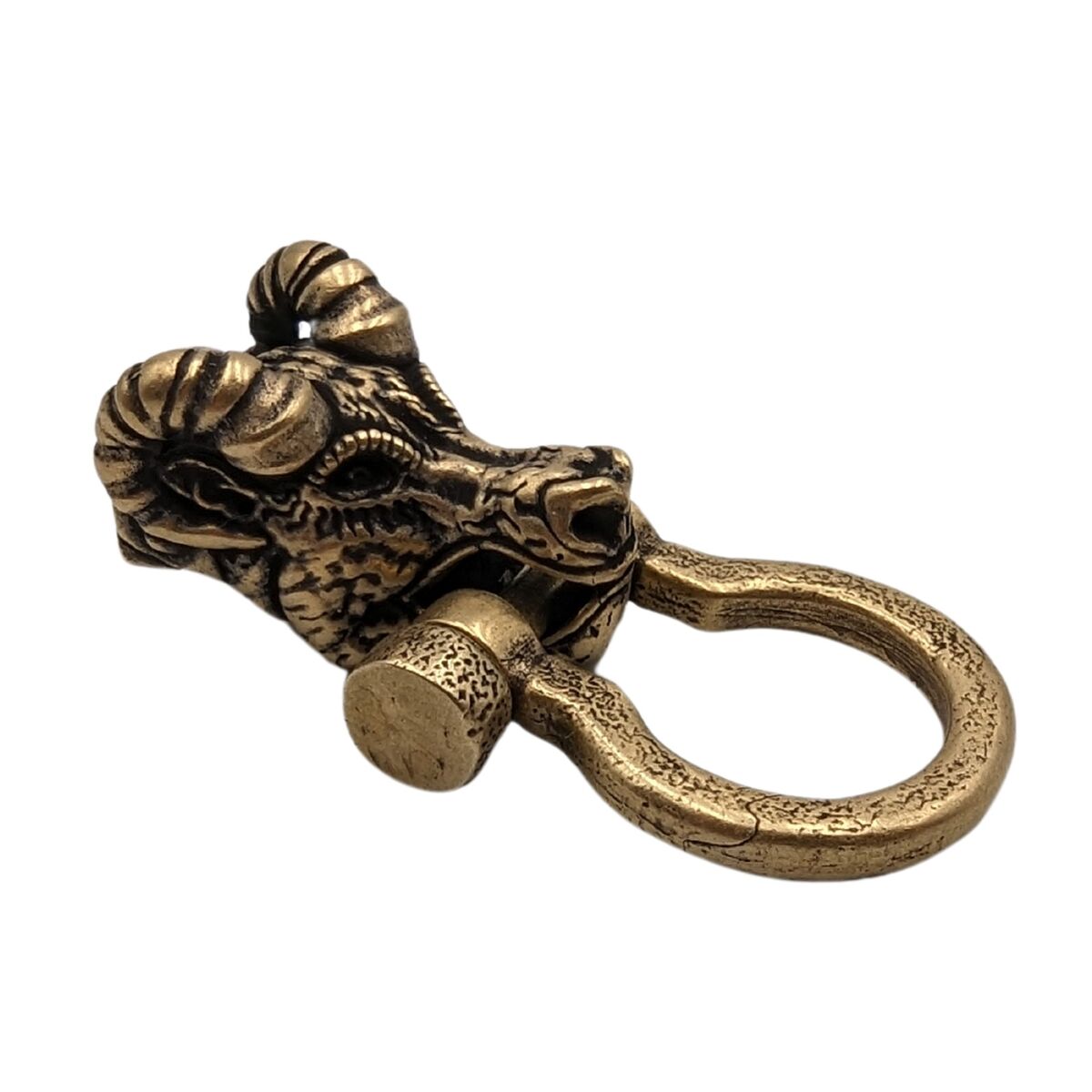 Goat head shackle clasp for paracord bracelet
