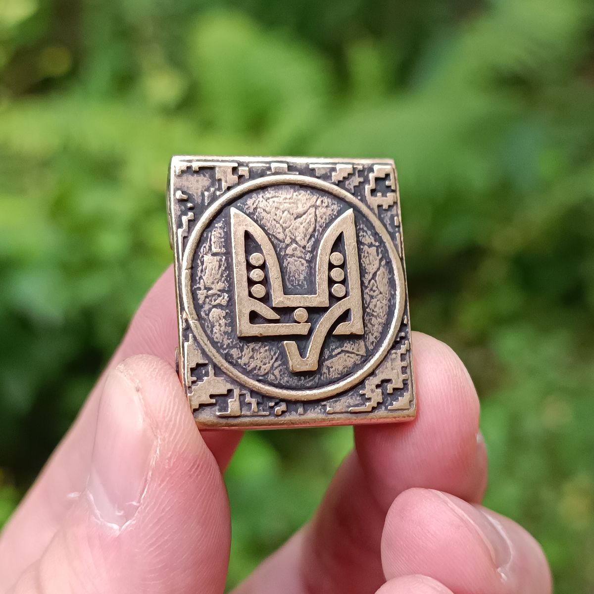 Ukrainian trident Molle clip