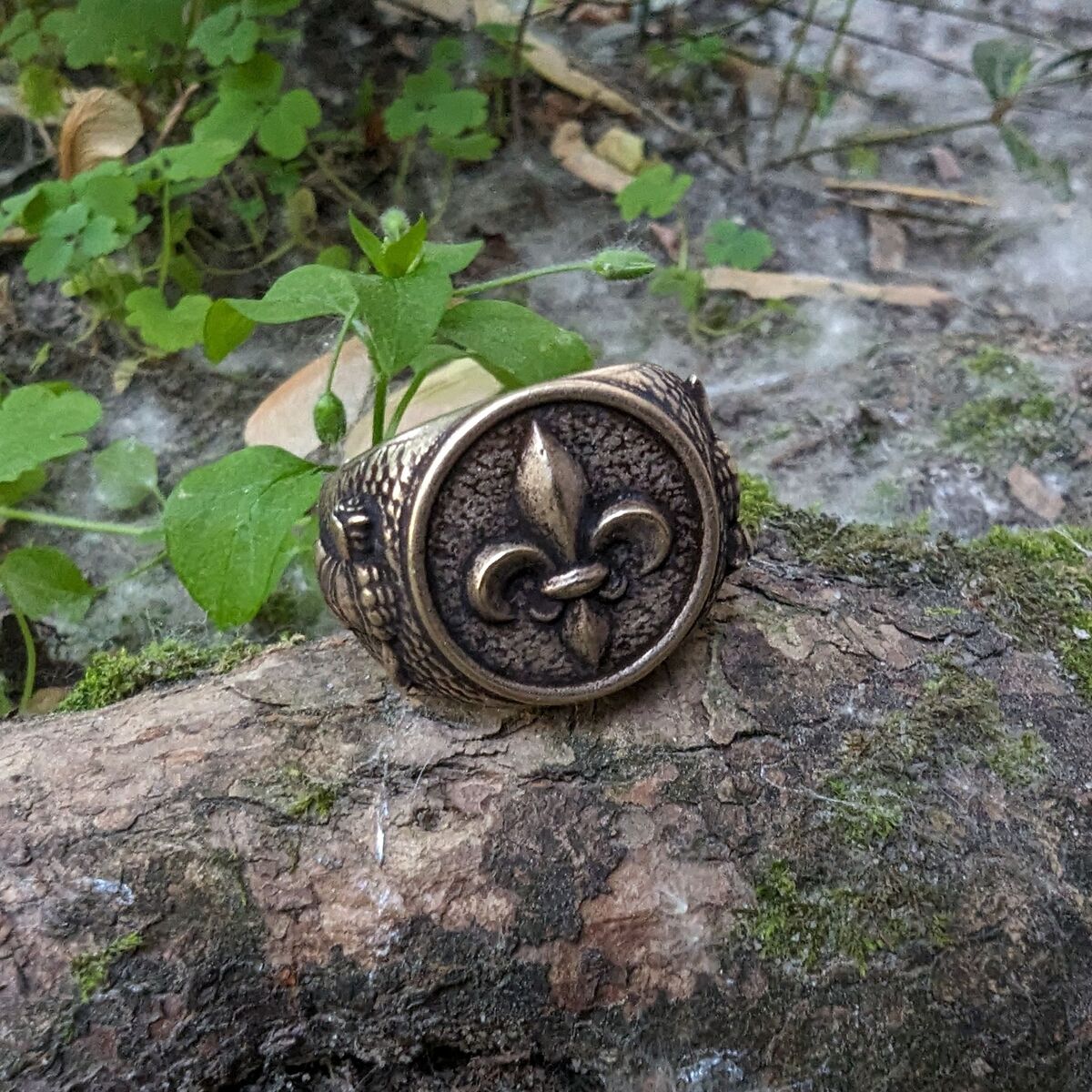 Fleur de Lys signet ring