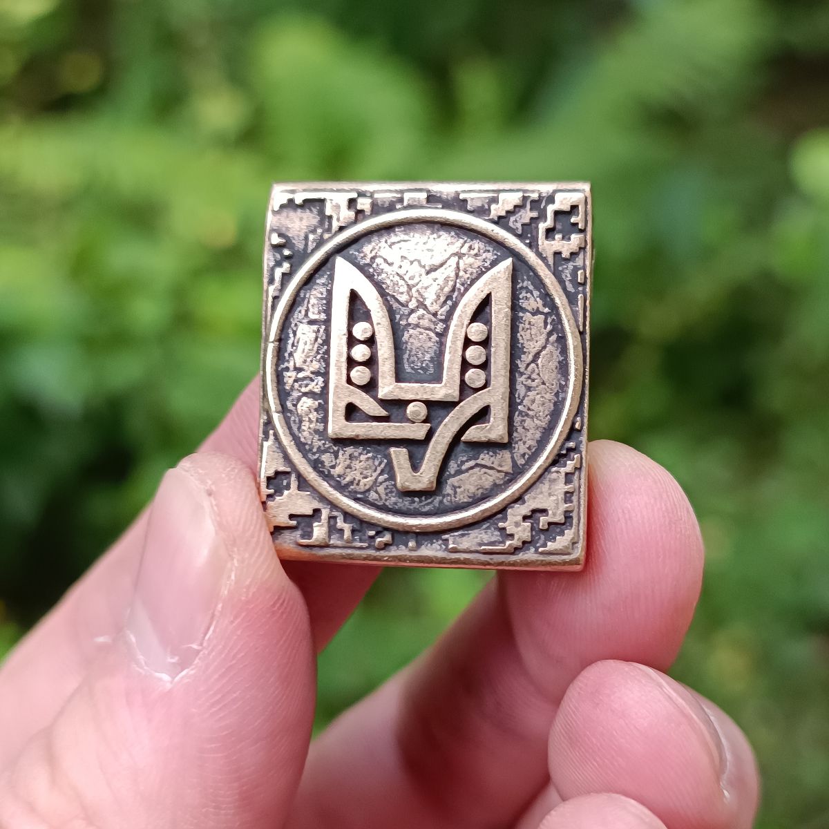 Ukrainian trident Molle clip