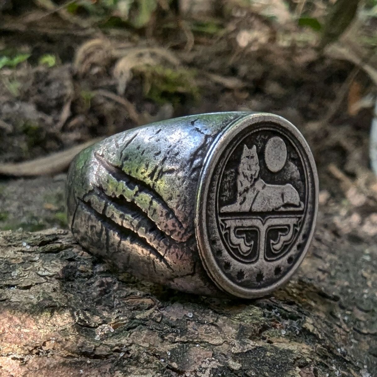 Ichkerian flag ring