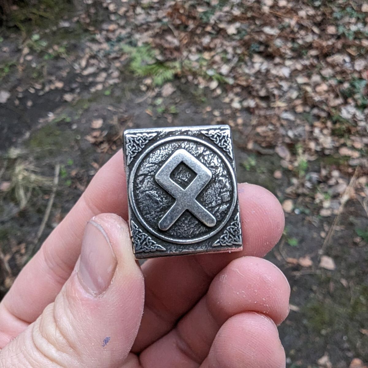 Othala rune molle clip