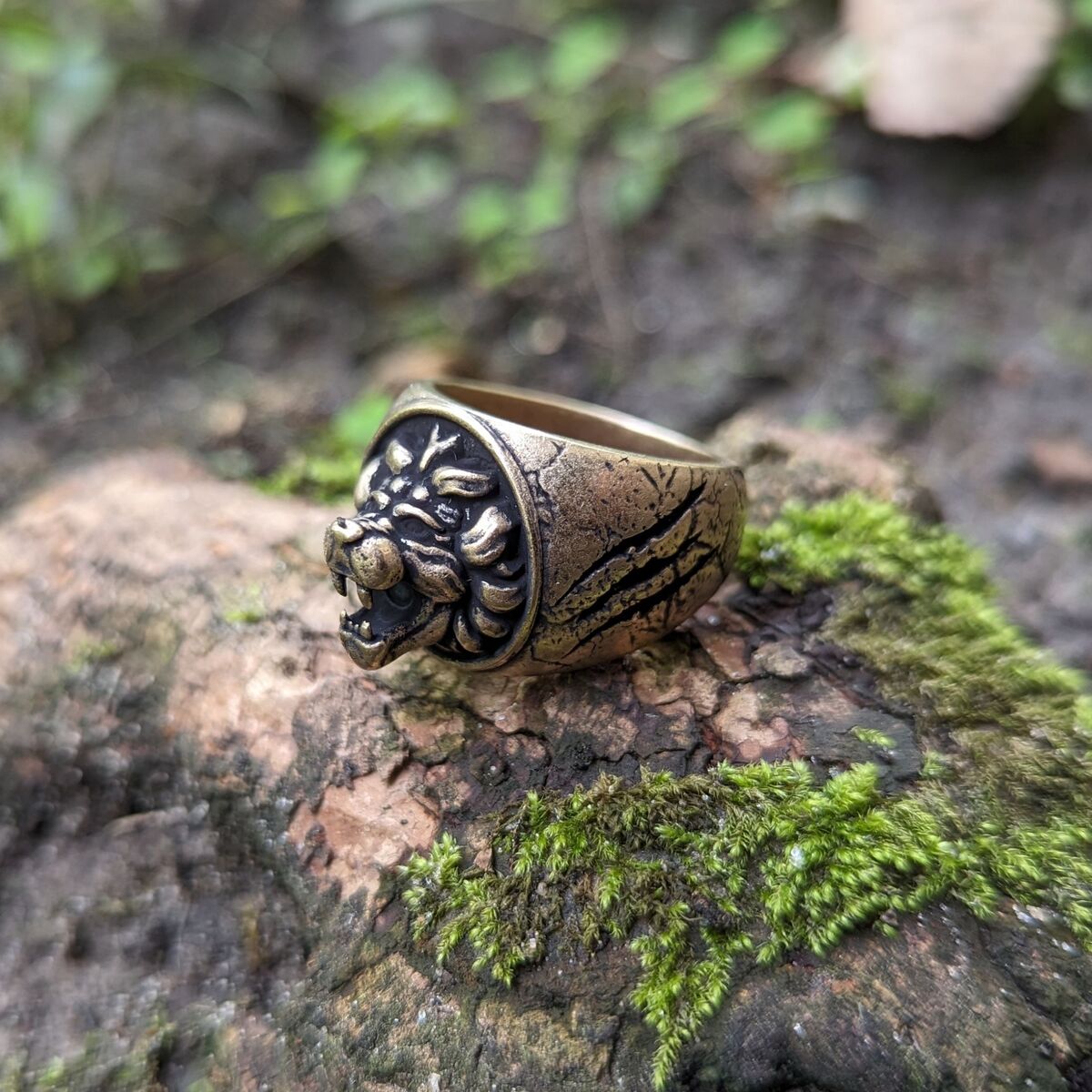 Lion signet ring