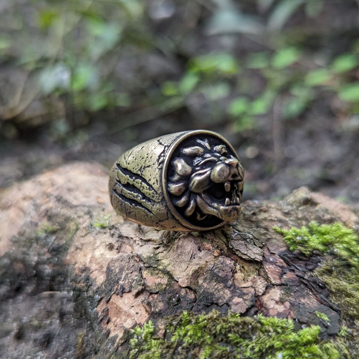 Lion signet ring