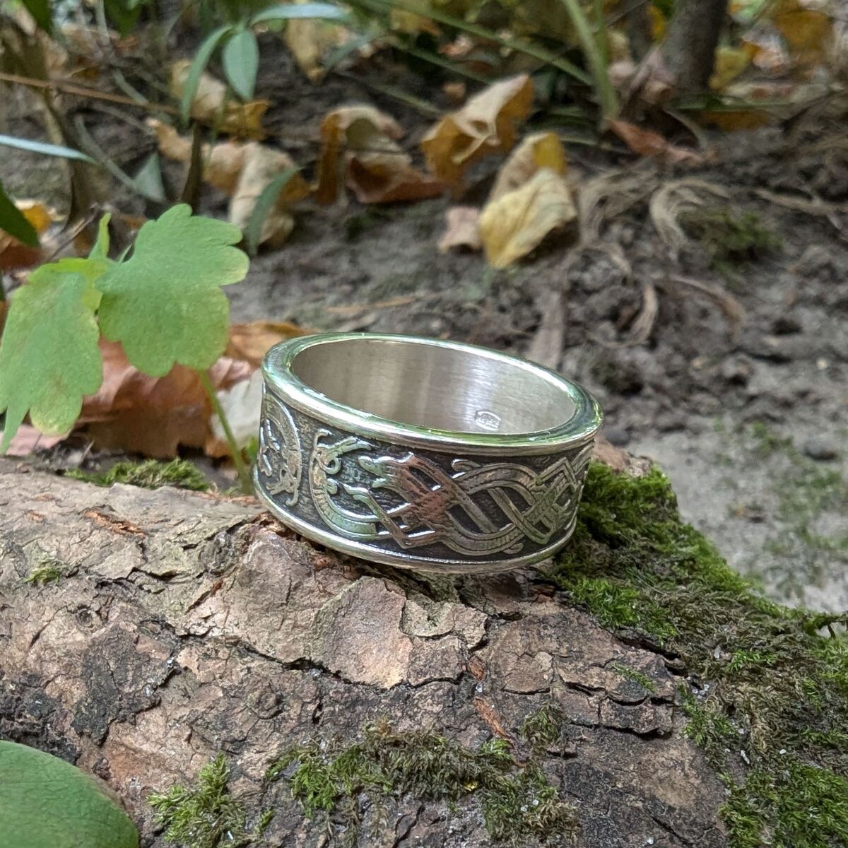Jelling ornament ring