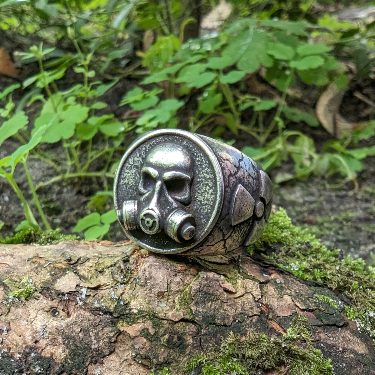Gas Mask ring