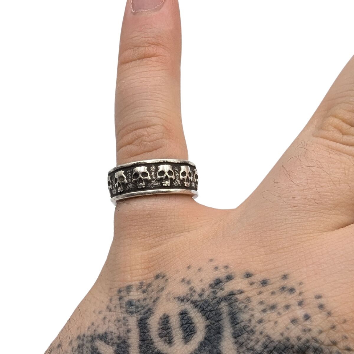 Skull band ring