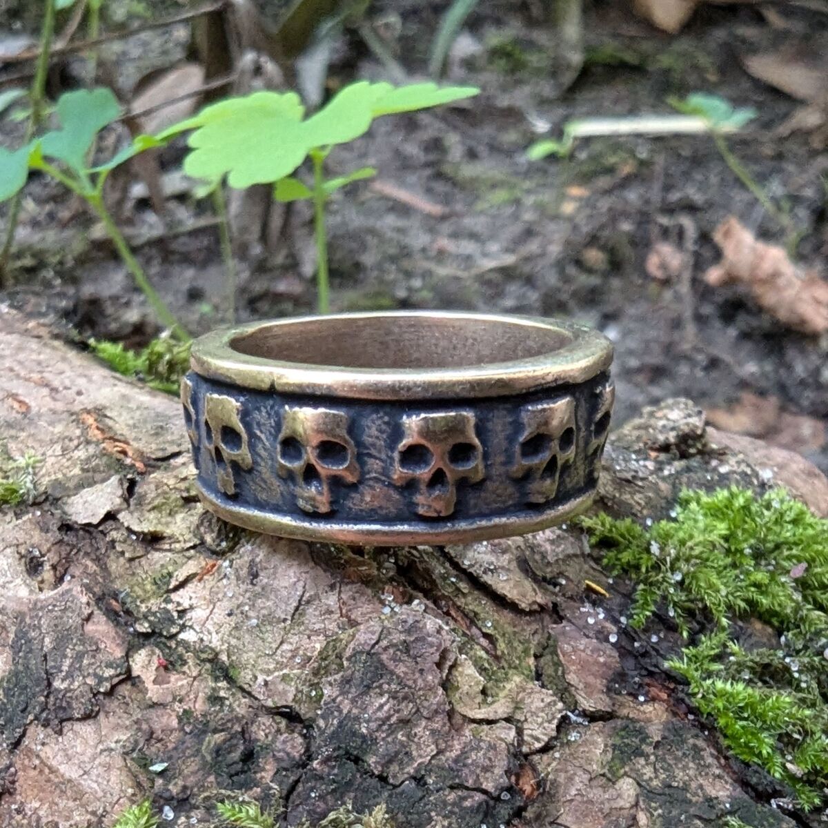 Skull band ring