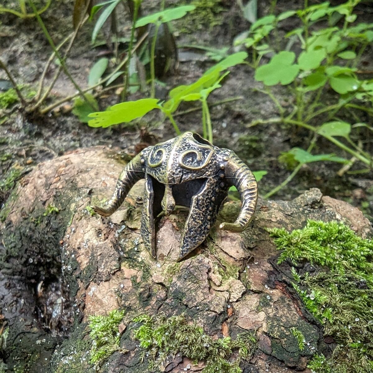 Horned viking helmet paracord bead