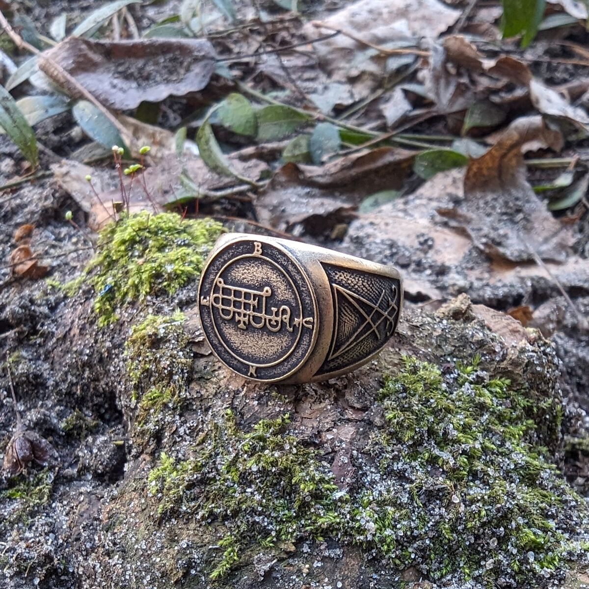Bune sigil ring