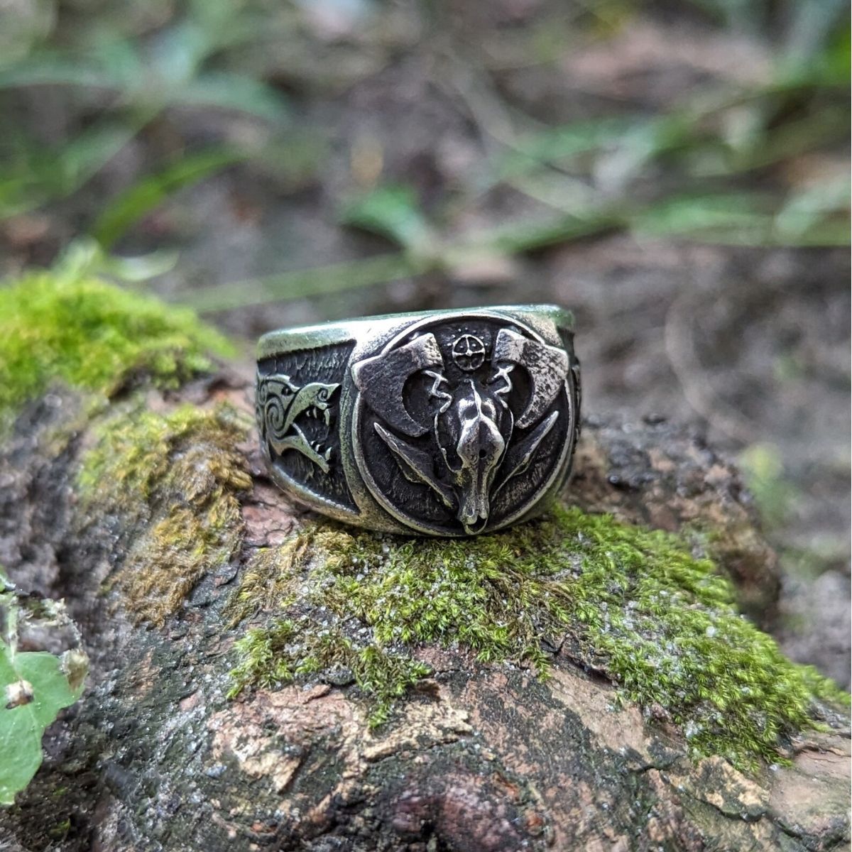 Viking wolf skull signet ring