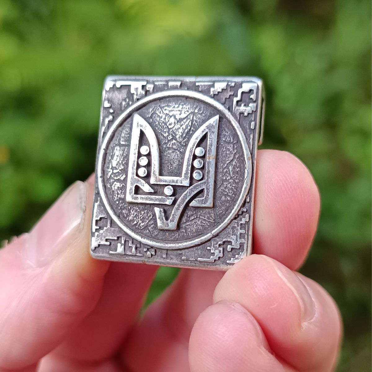 Ukrainian trident Molle clip