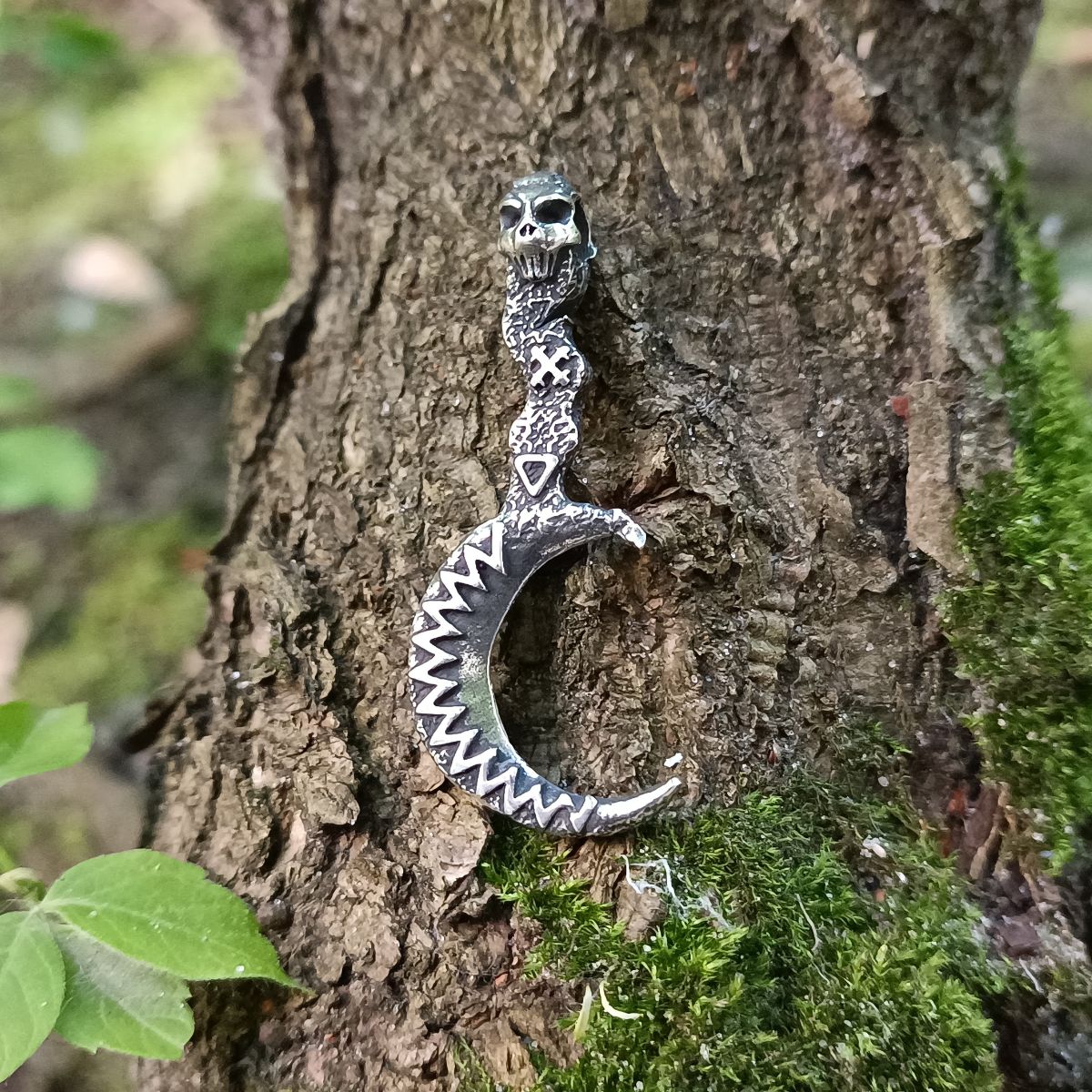 Morana sickel pendant