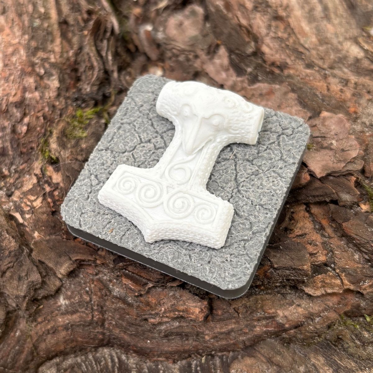 Mjolnir magnet