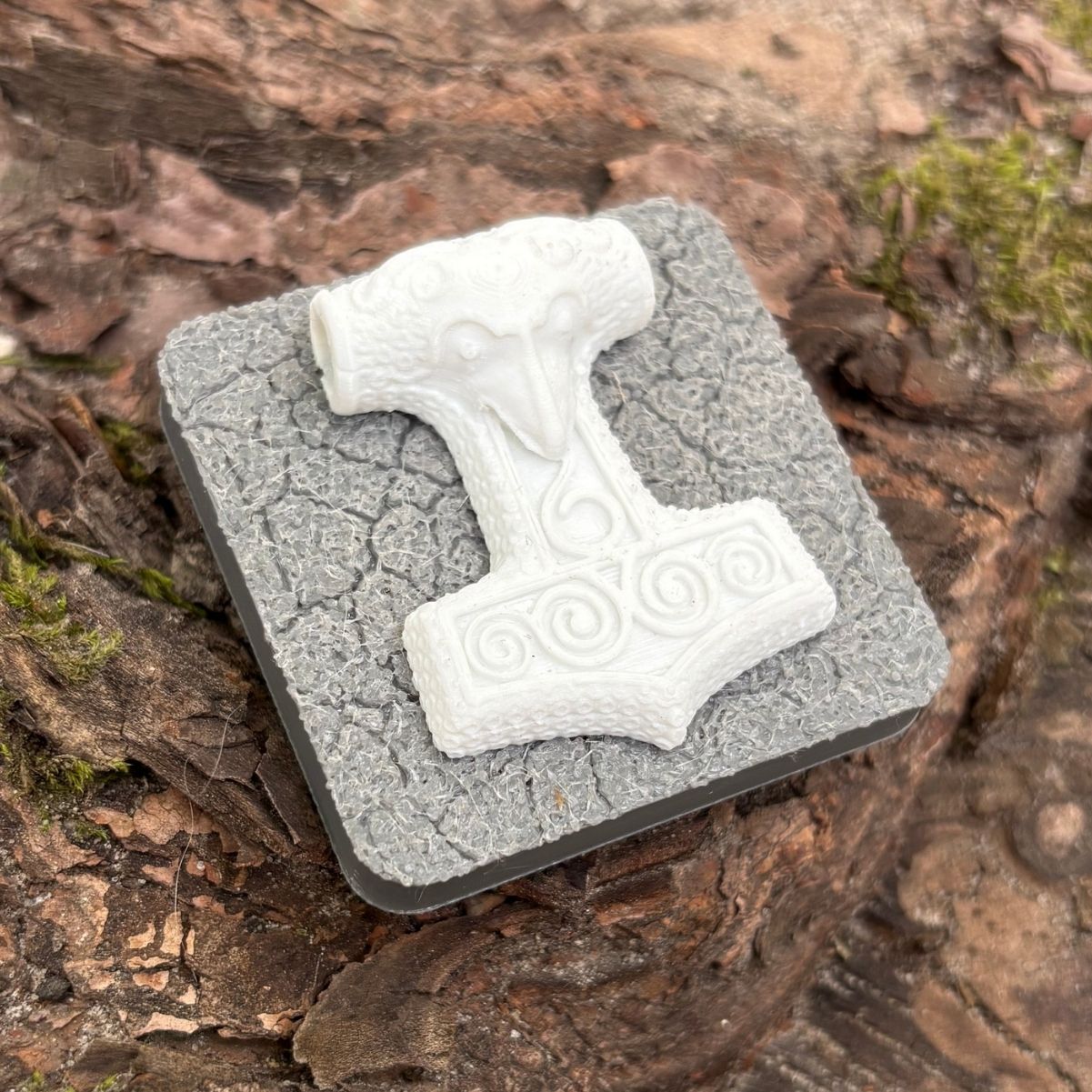 Mjolnir magnet