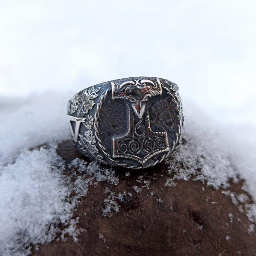 Mjolnir Signet ring