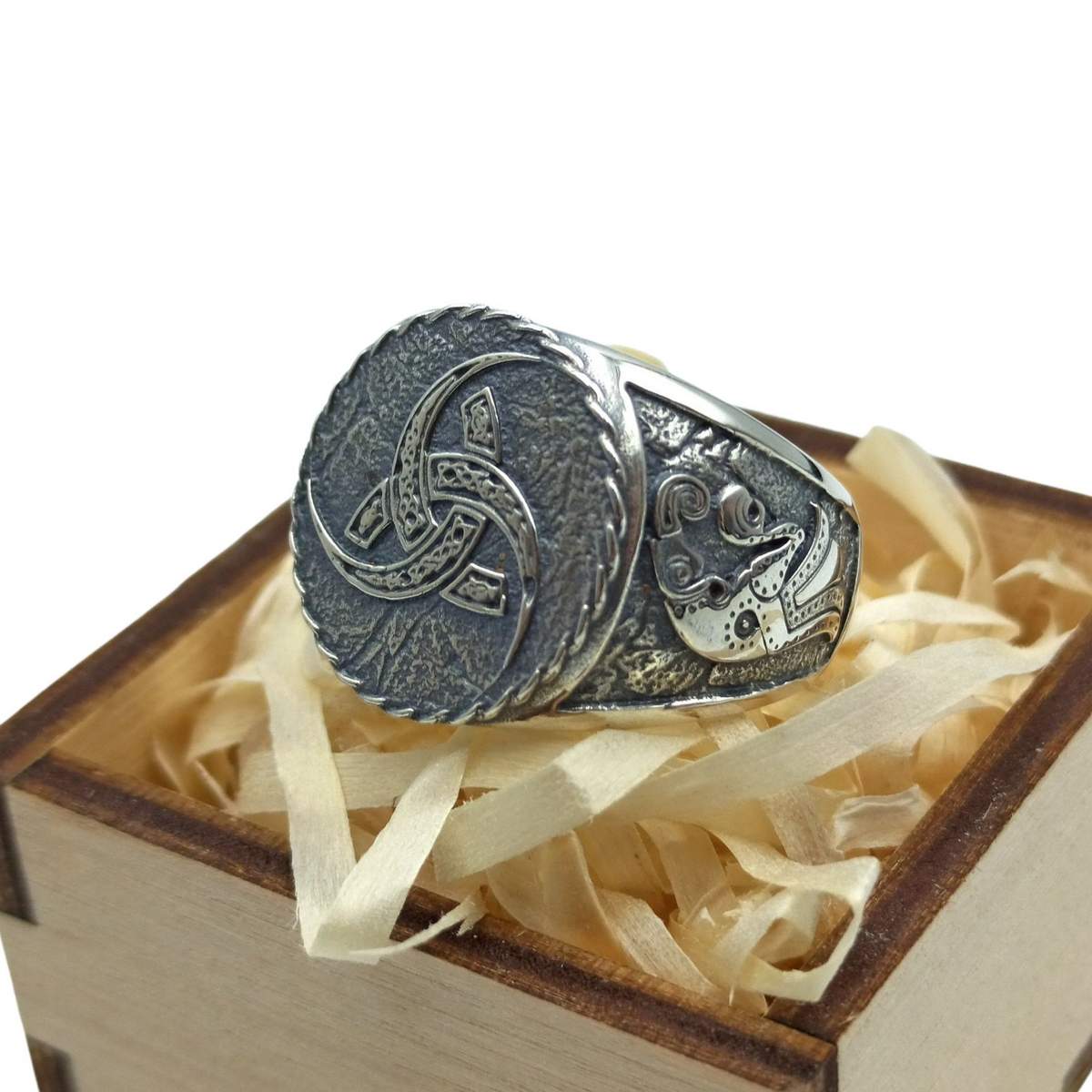 Triple horn of Odin ring