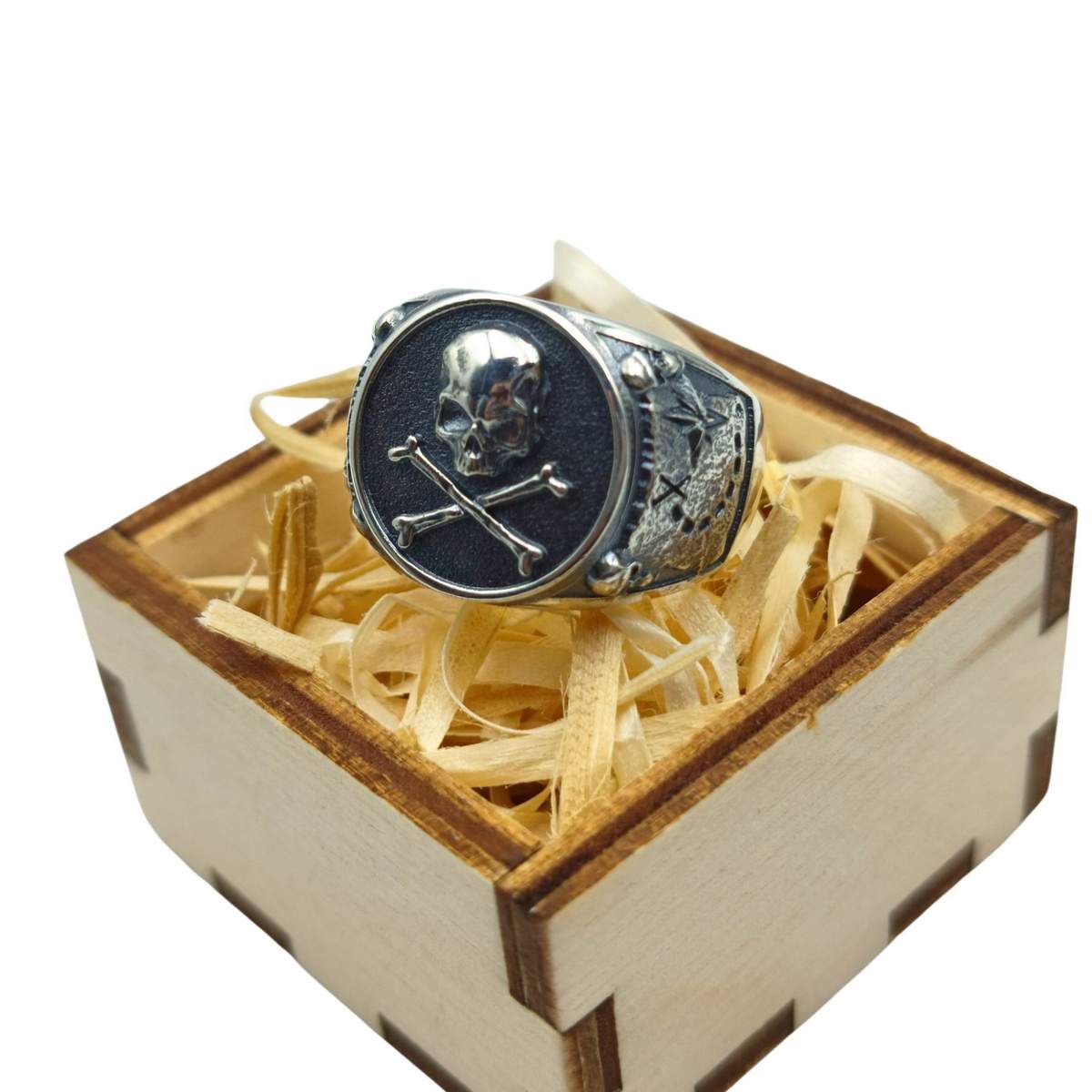 Pirate skull signet ring