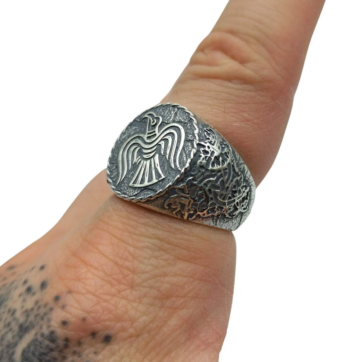 Raven banner ring