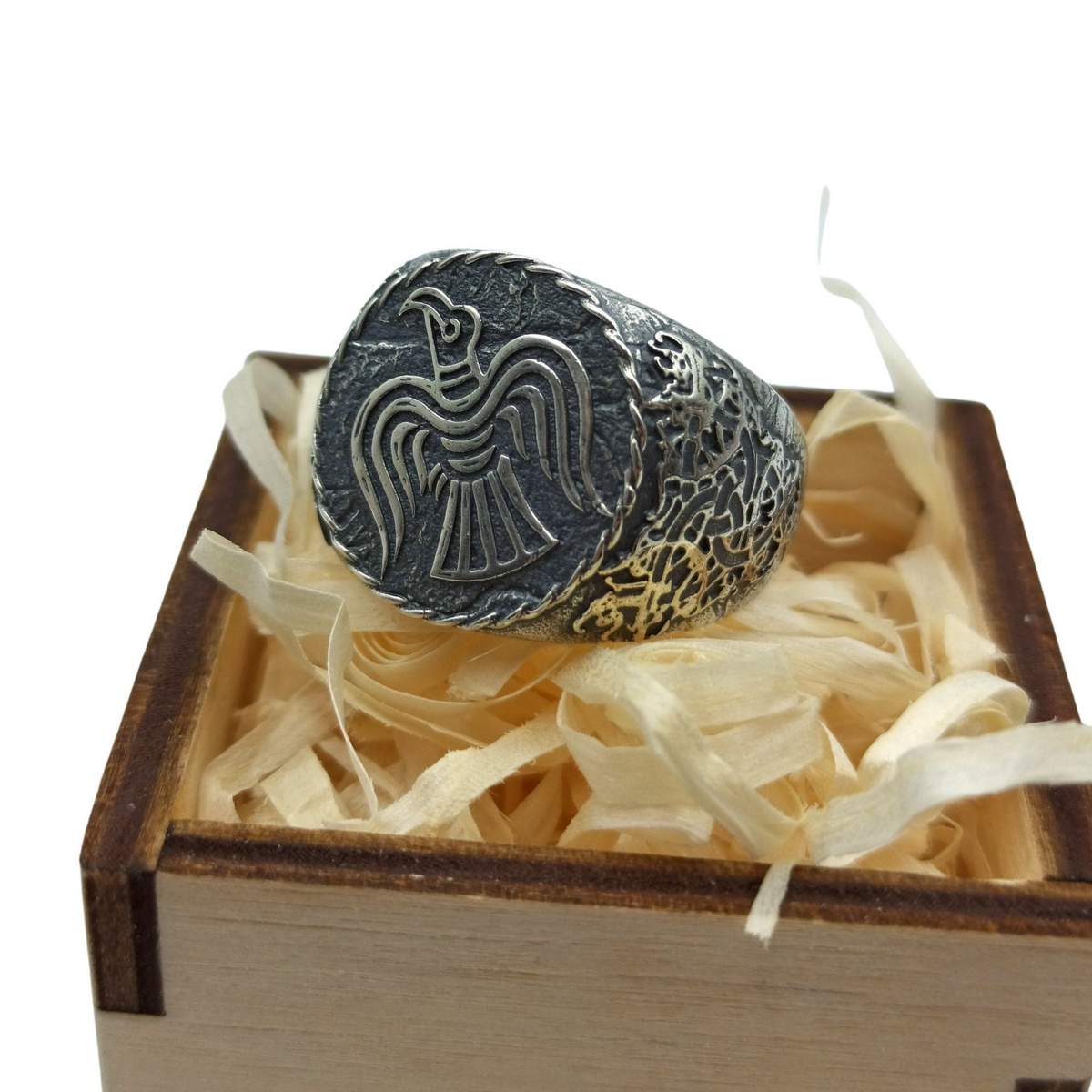 Raven banner ring