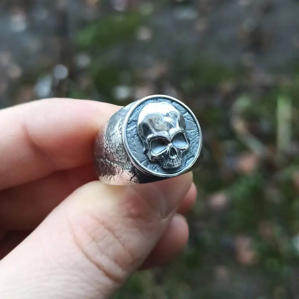 Human skull signet ring