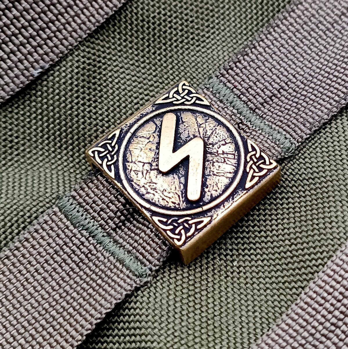 Sowilo rune molle clip