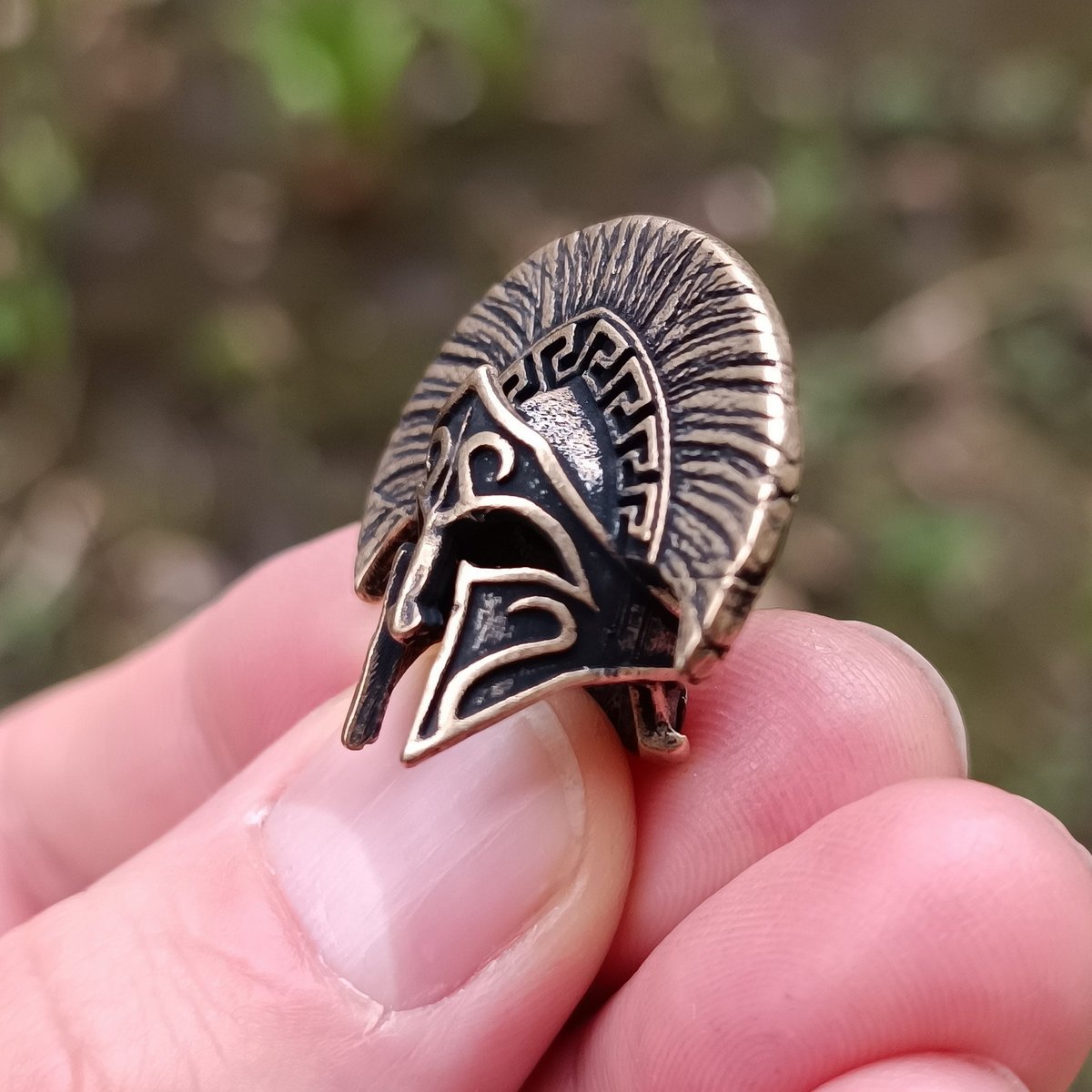 Spartan officer helmet paracord bead