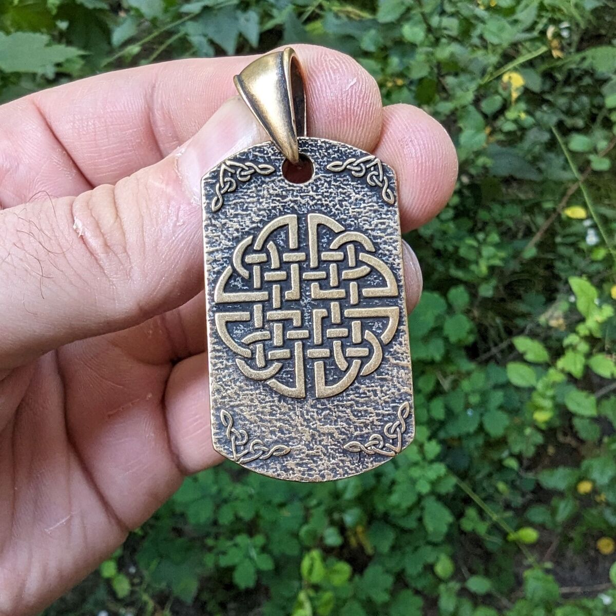 Vegvisir dara knot pendant