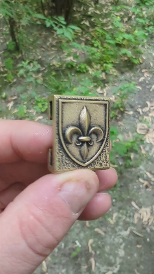 Fleur de Lis Molle clip