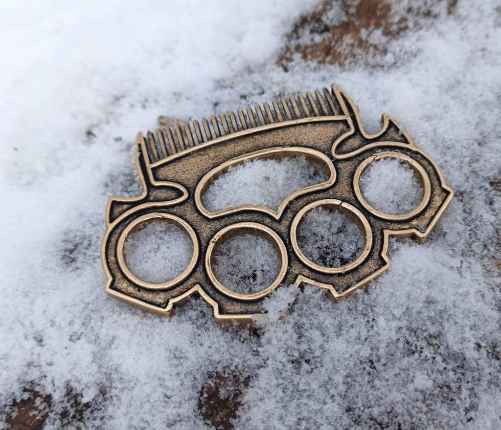 Brass knuckles beard comb