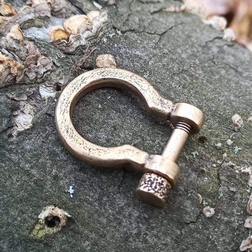 Paracord custom shackle