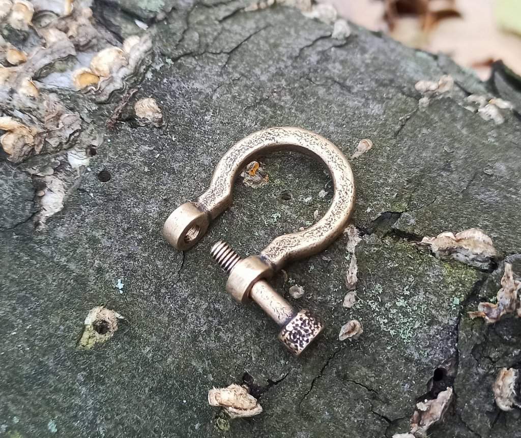 Paracord custom shackle