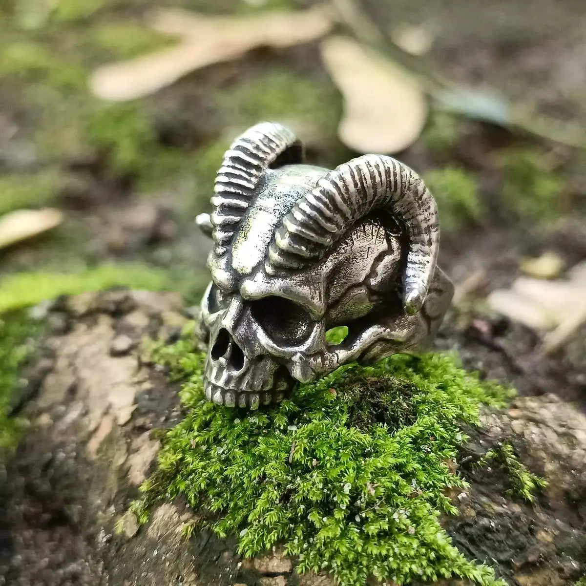 Demon horns skull ring