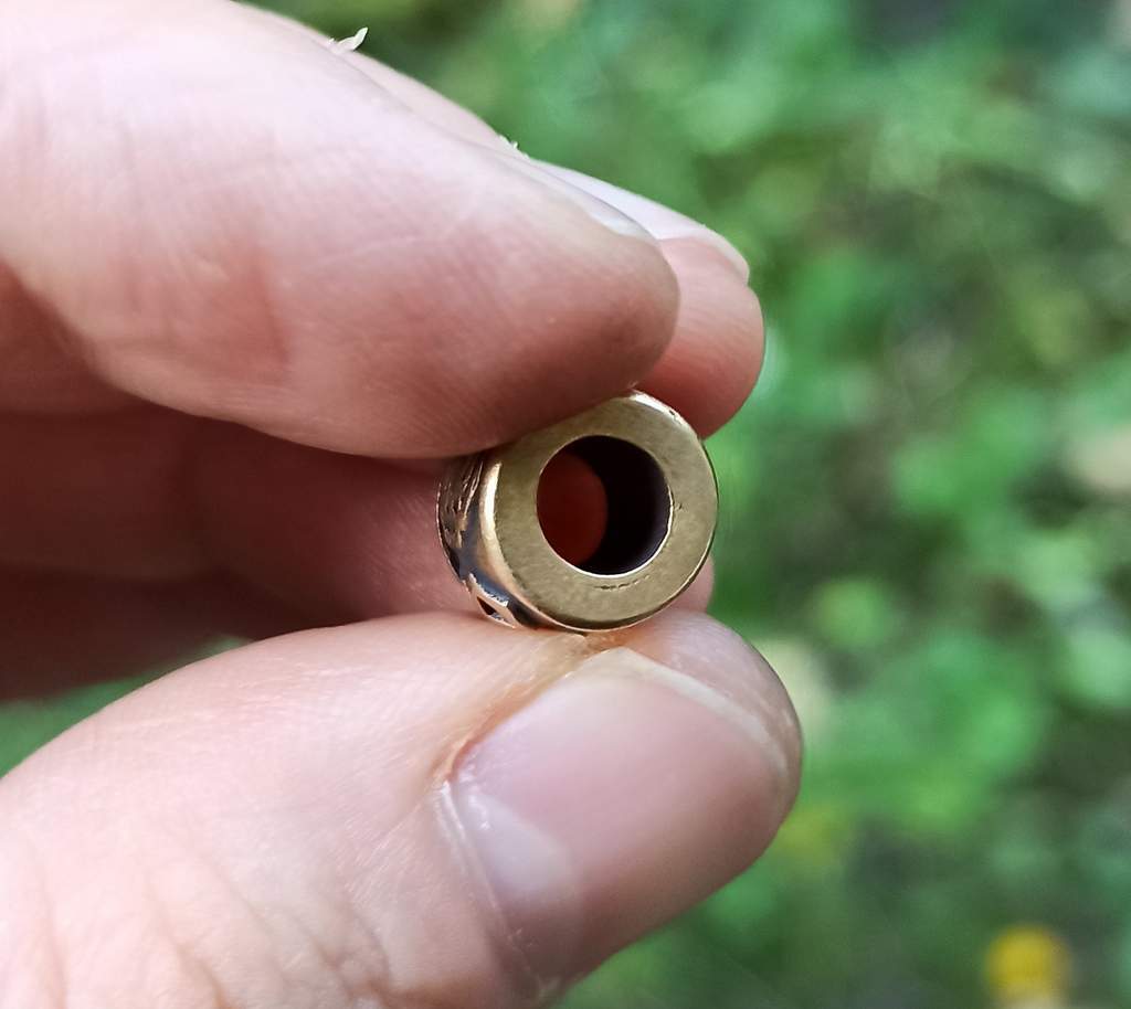 Eihwaz rune bead