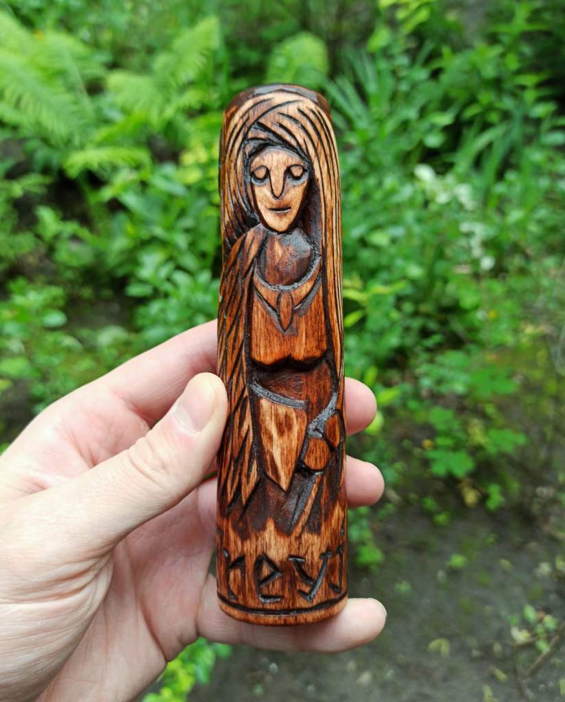 Freya goddesse wood carved statue