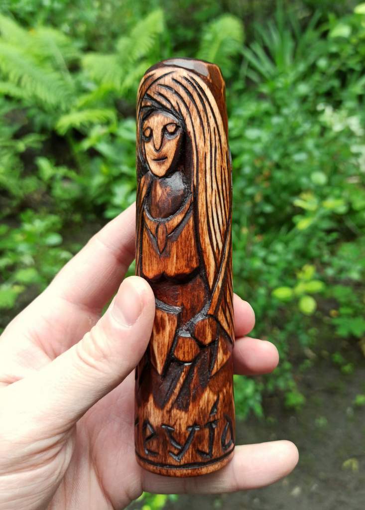 Freya goddesse wood carved statue