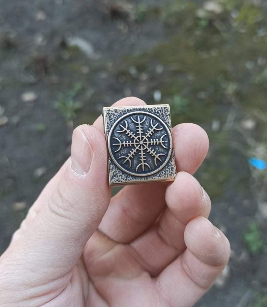 Helm of Awe molle clip