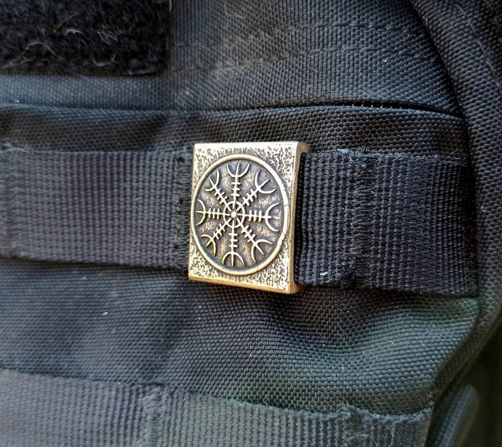 Helm of Awe molle clip