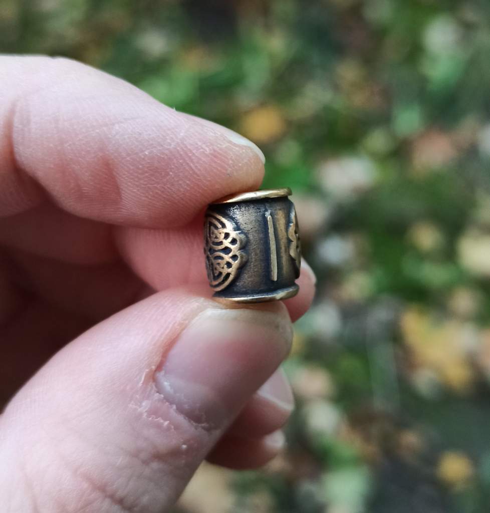 Isa rune bead