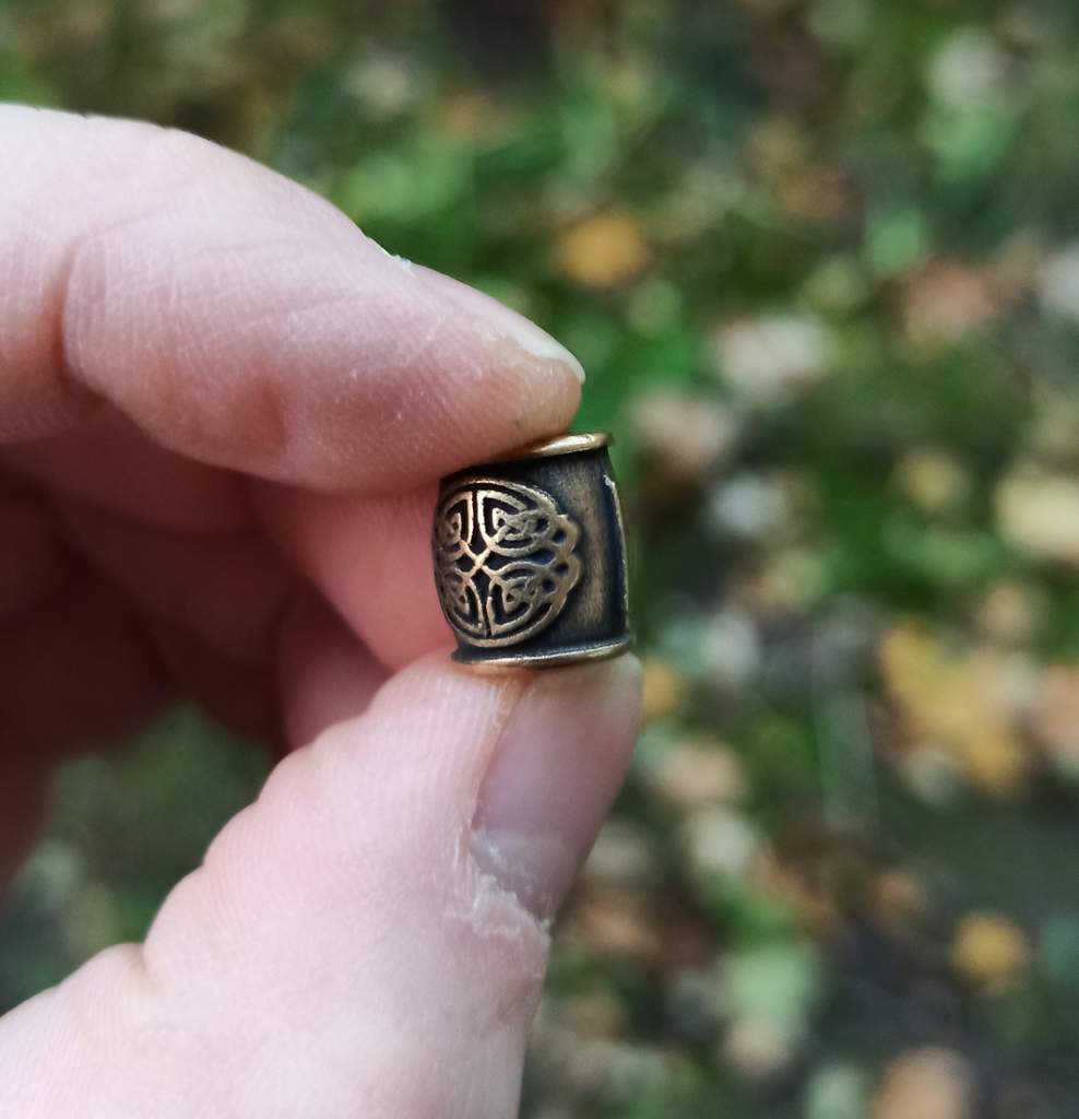 Isa rune bead