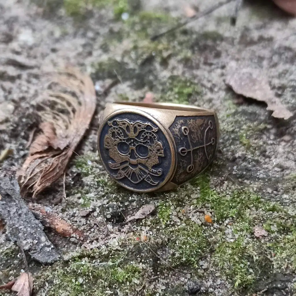 Loki mask ring