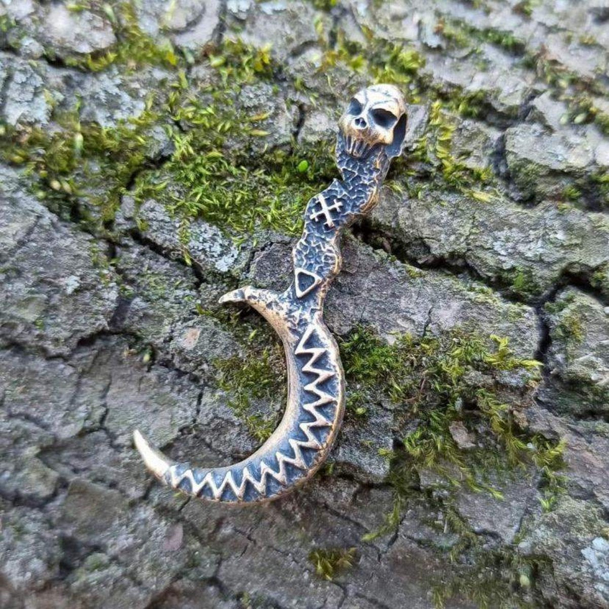 Morana sickel pendant