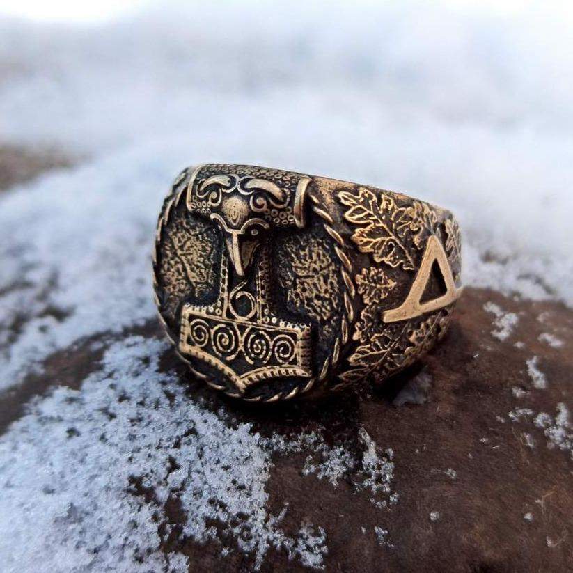 Mjolnir Signet ring