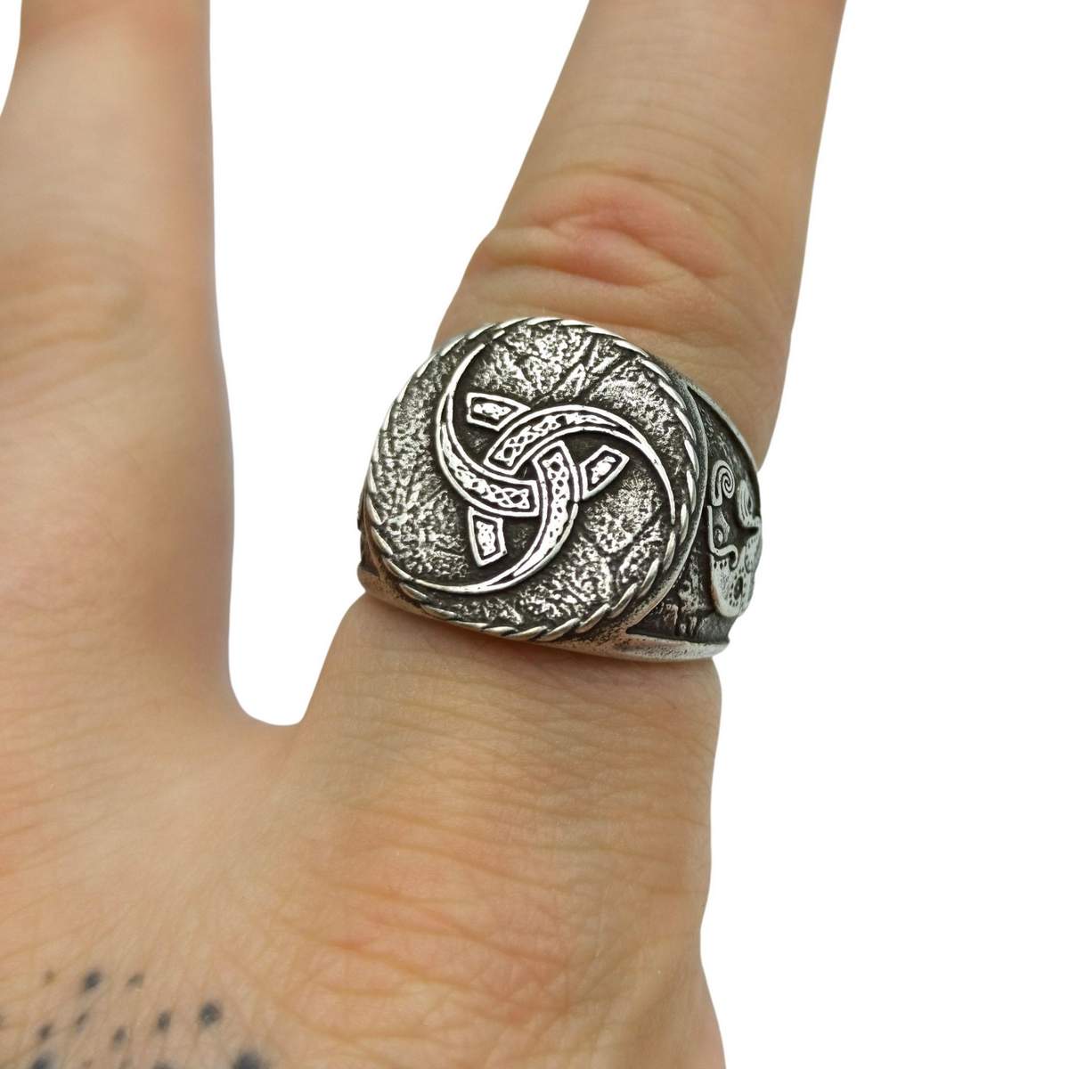 Triple horn of Odin ring