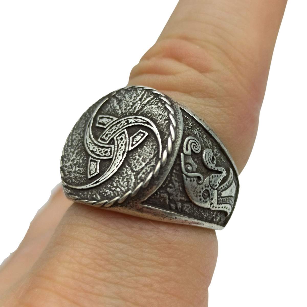 Triple horn of Odin ring