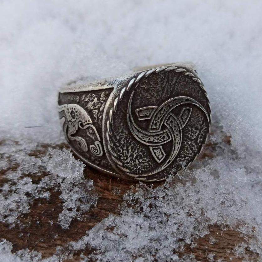 Triple horn of Odin ring