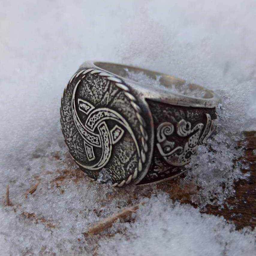Triple horn of Odin ring