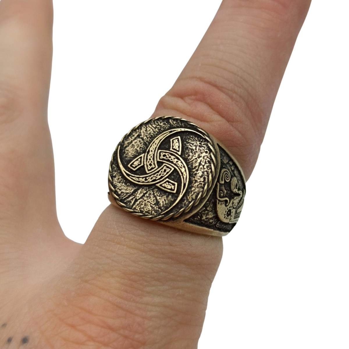 Triple horn of Odin ring