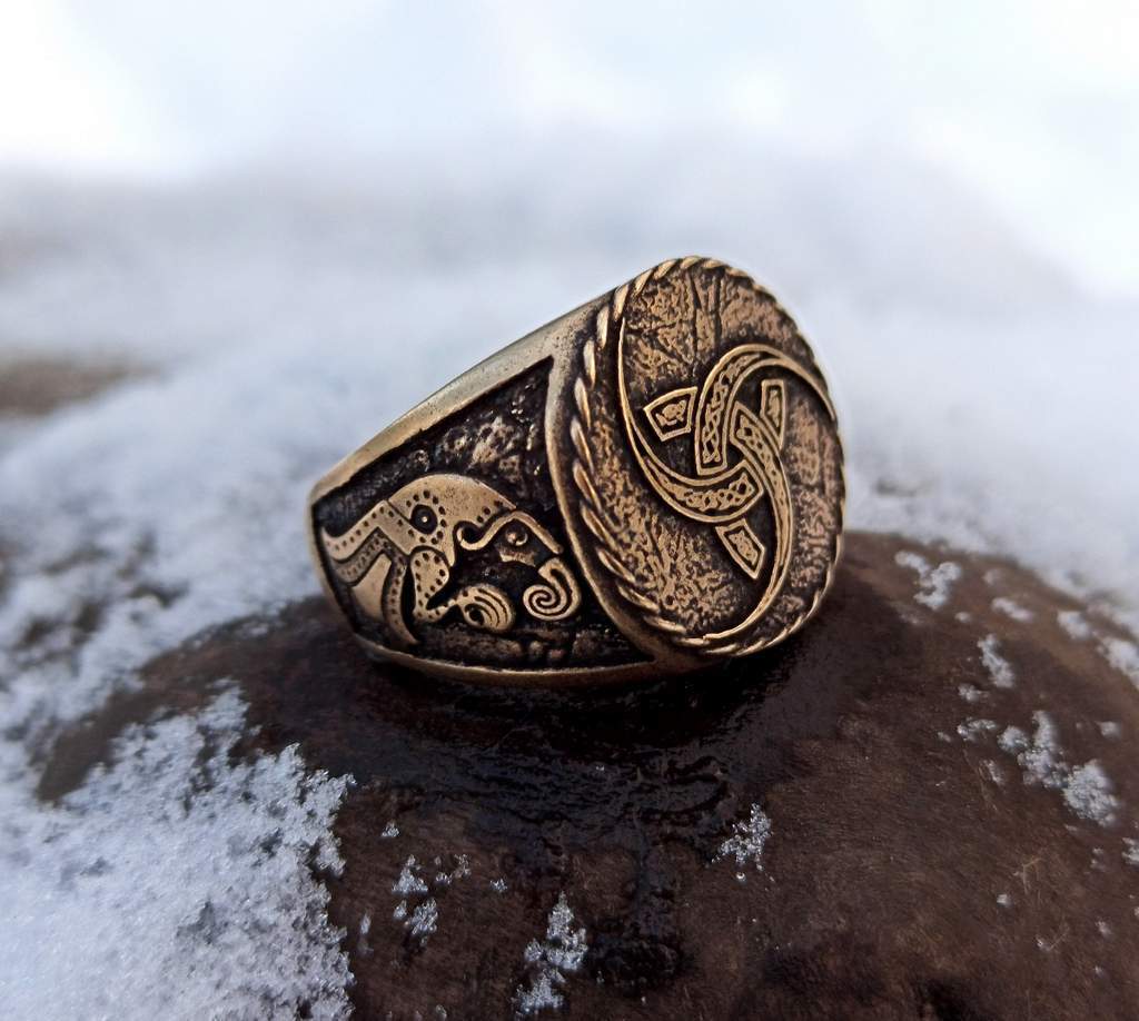 Triple horn of Odin ring