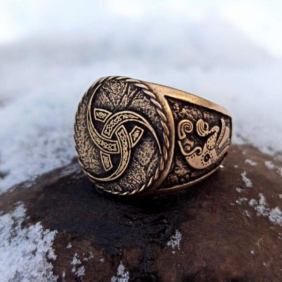 Triple horn of Odin ring